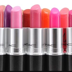 Looking for closets for lipstick or makeup bundle