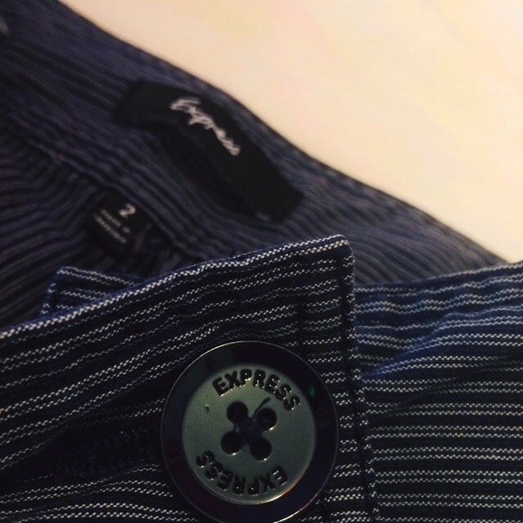Express Shorts - Picture 3 of 3