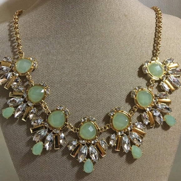 Green elegant necklace - Picture 2 of 4