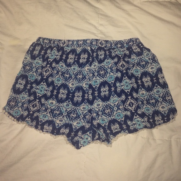 Patterned beachy shorts - Picture 2 of 2
