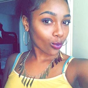 Meet your Posher, Ajaniece