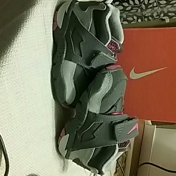 Nike Diamond Turfs girls