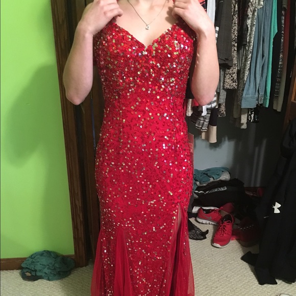 Red prom dress - Picture 3 of 3
