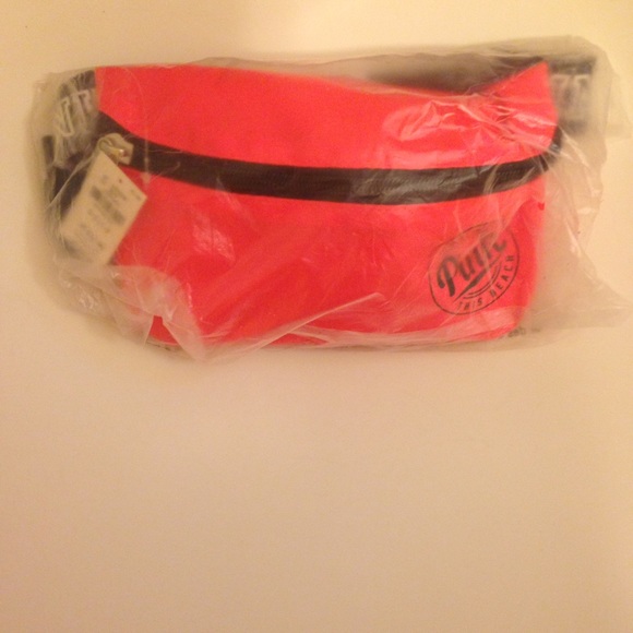 VS-PINK -- Coral color fanny pack NWT & Packaging