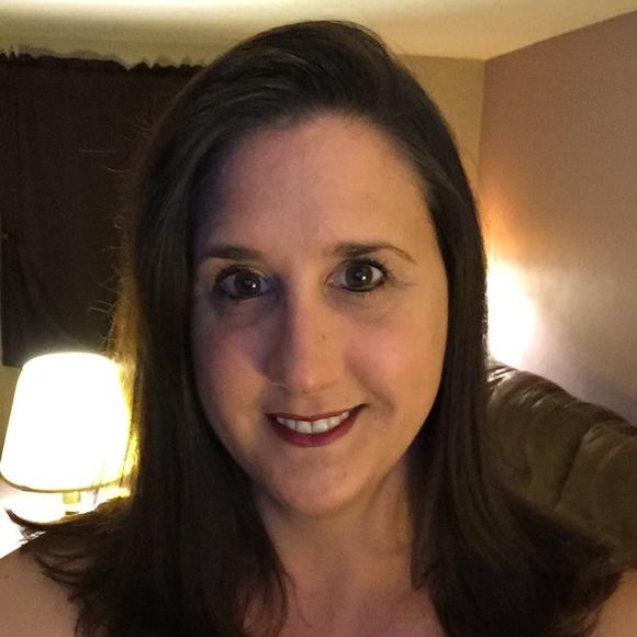 Meet your Posher, Julie - Picture 1 of 1