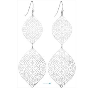 ✨HP 6/24 Silver Delicate Teardrop Earrings