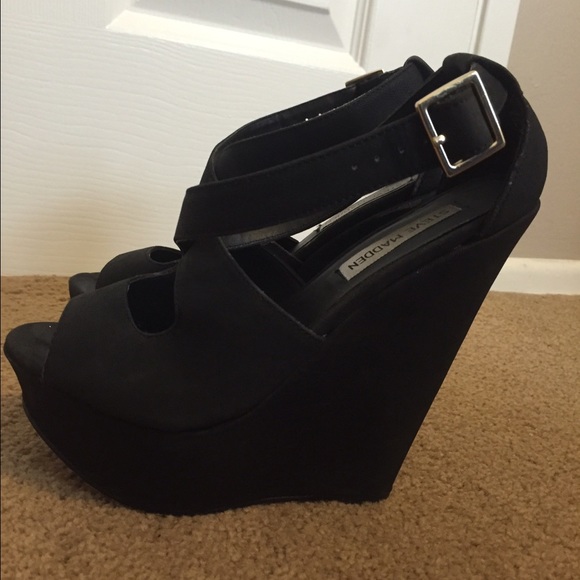 Steve Madden black wedges