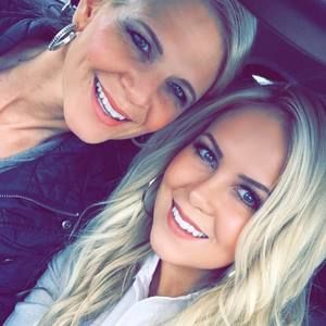 Meet your Posher, Courtnee