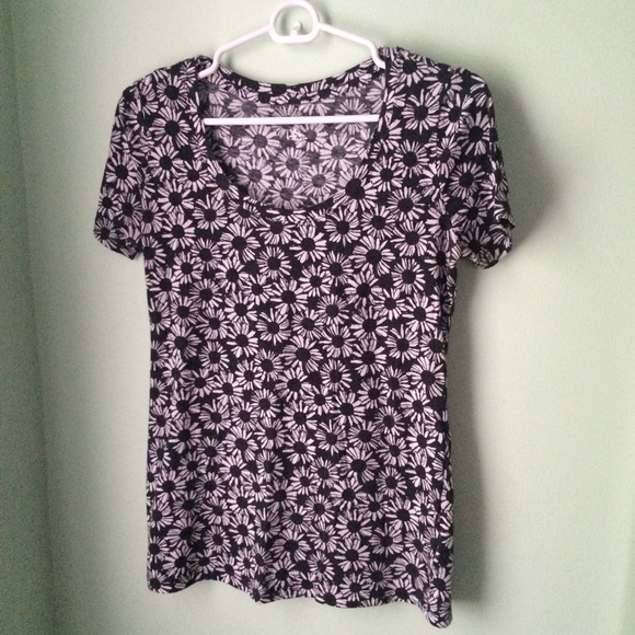 Black and White Daisy Tee