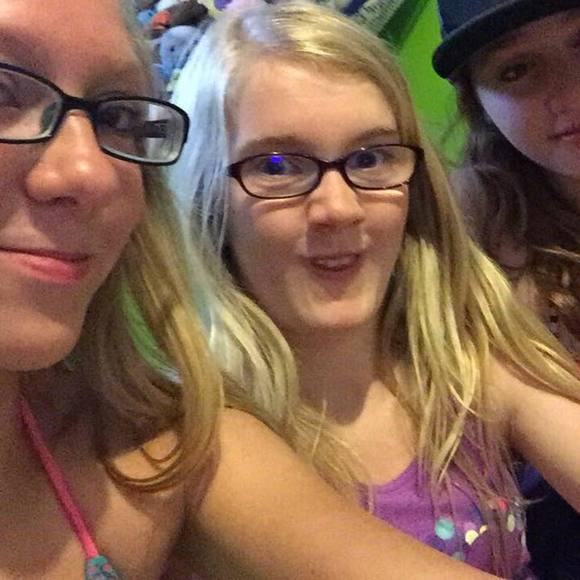 Meet your Posher, Gabrielle - Picture 1 of 1