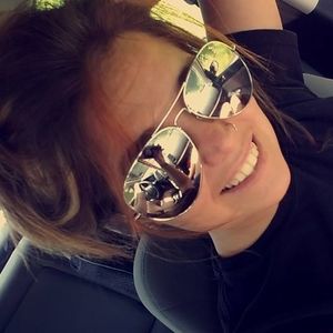 Meet your Posher, Afton