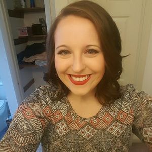 Meet your Posher, Larissa