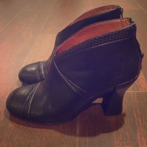 Nearly New The Walking Company Black Leather Boots