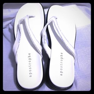 Beautiful! White dressy/casual flip flops