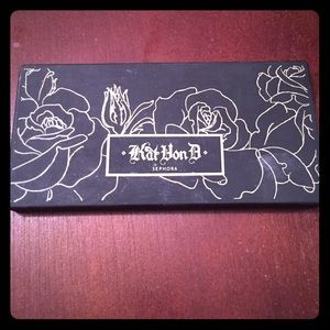 Kat Von D- True Romance eyeshadow palette