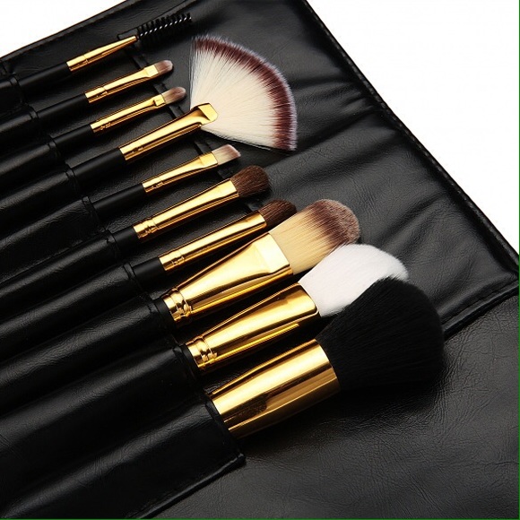 Kiss Makeup brush set