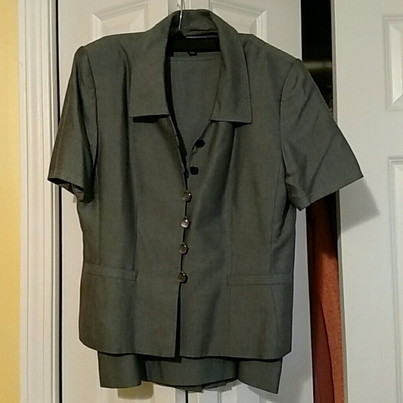 REDUCED!!!  Kasper 3-season suit