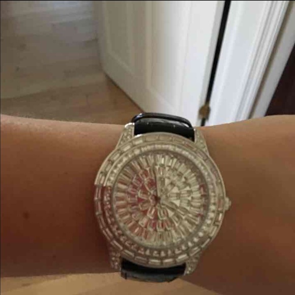 Watch - Picture 2 of 3