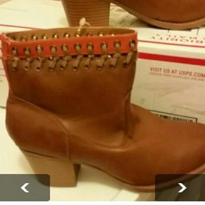 Womens boots size 7 coral and tan