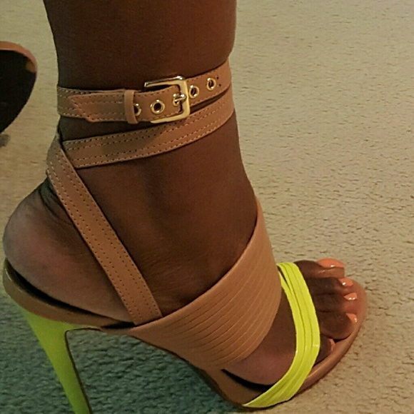 Shoes - Picture 3 of 4