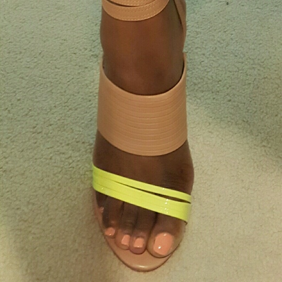 Shoes - Picture 4 of 4