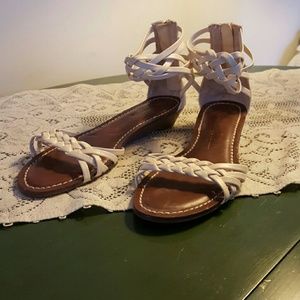 Never worn AE sandals