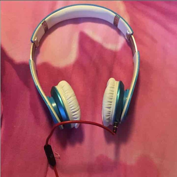 Solo beats by Dre