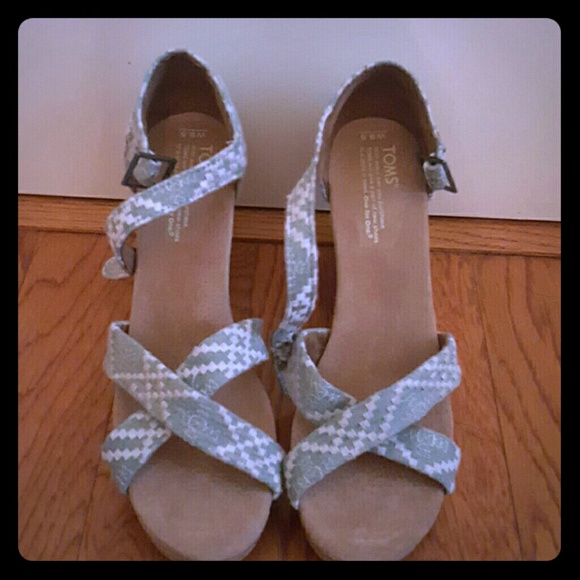 Toms wedges
