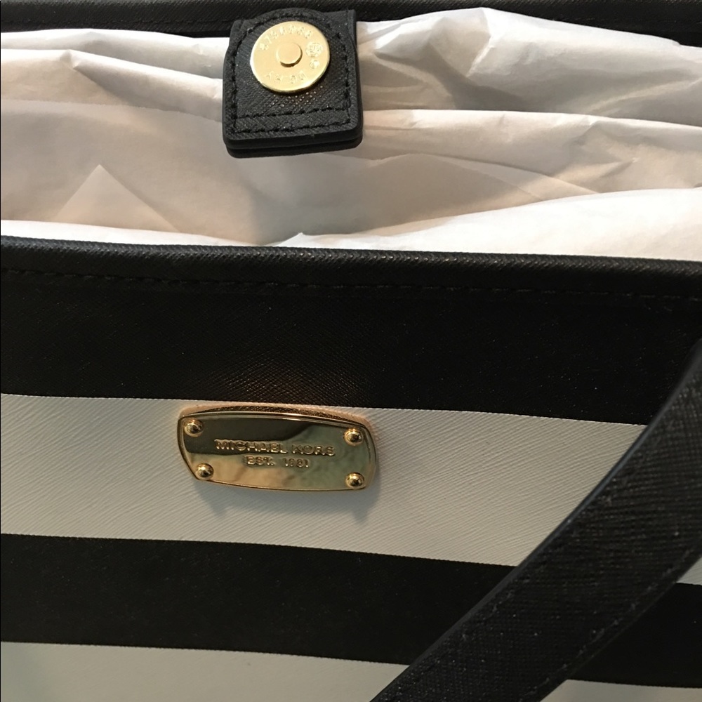 Michael Kors Large Jetset Stripe. Price Firm - Picture 7 of 8