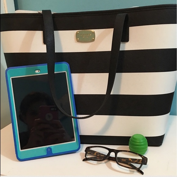 Michael Kors Large Jetset Stripe. Price Firm - Picture 8 of 8