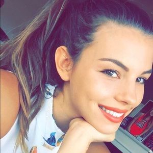 Meet your Posher, Caroline