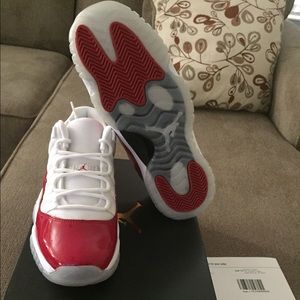 Air Jordan 11 "Cherry red" Size 6.5y