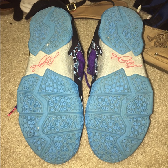 Lebron 11 - Picture 3 of 4