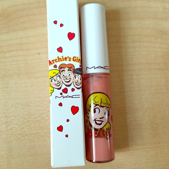 Mac Archie's Girls gloss in "Summer Sweetheart."