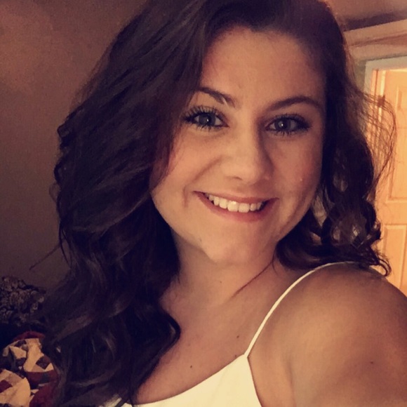 Meet your Posher, Carleigh - Picture 1 of 1