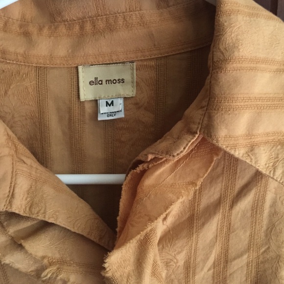 Unique button down - Picture 2 of 3