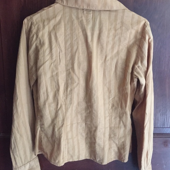 Unique button down - Picture 3 of 3