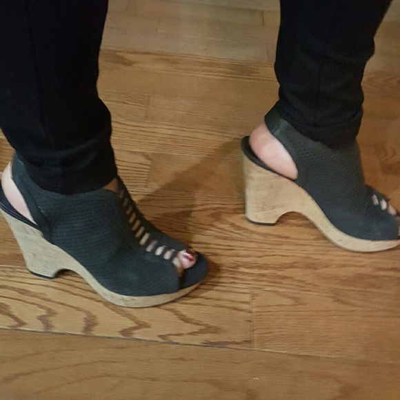 Sandals friday sale only $19.00 - Picture 4 of 4