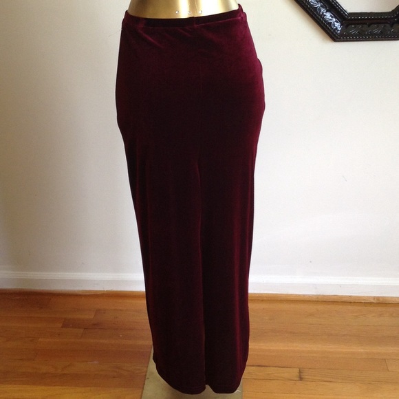 🌹BURGUNDY LONG MAXI SKIRT🌹 - Picture 4 of 4