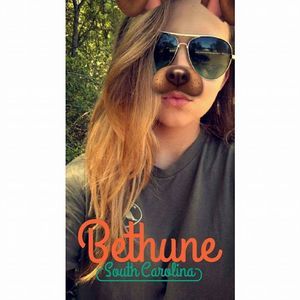 Meet your Posher, Chloe