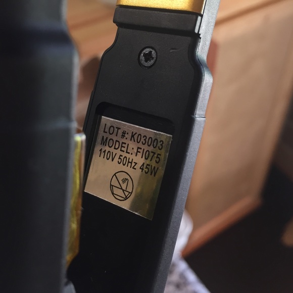 Red by Kiss Ceramic Tourmaline Flat Iron ❤️ - Picture 4 of 4