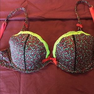 Victoria's Secret underwire push up bra