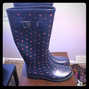 Also rain boots