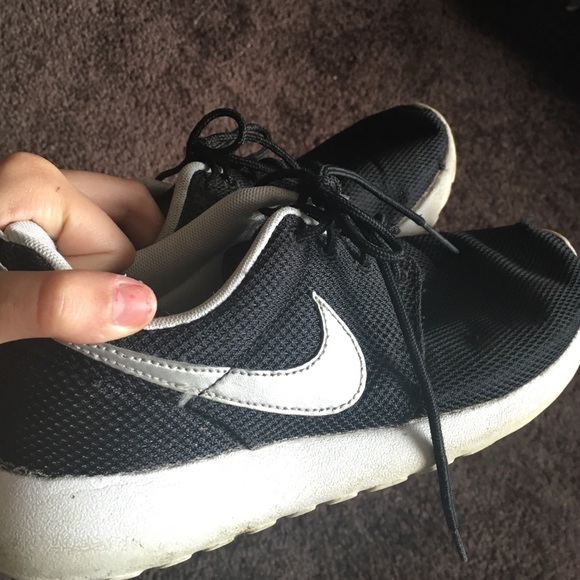 Nike roshes black
