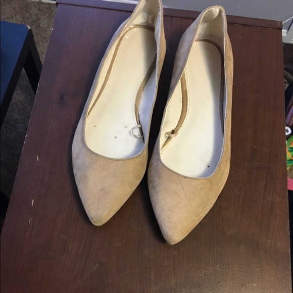 Flat suede nude