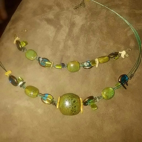 Premier designs necklace and bracelet set.