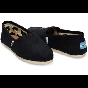 Brand New Toms Size 5 Black