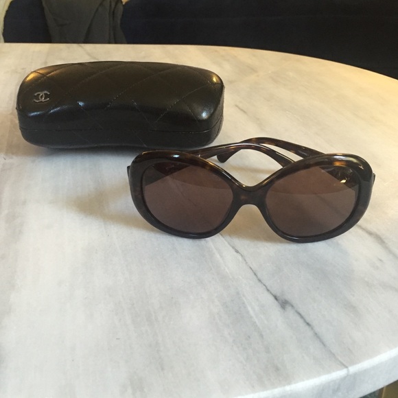 CHANEL - like new!! - dark tortoise sunglasses