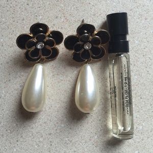 Forever 21 Jewelry - Forever 21 Flower and Teardrop Pearl Earrings Forever 21 Jewelry - Forever 21 Flower and Teardrop Pearl Earrings