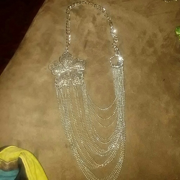 Silver flower dangle necklace